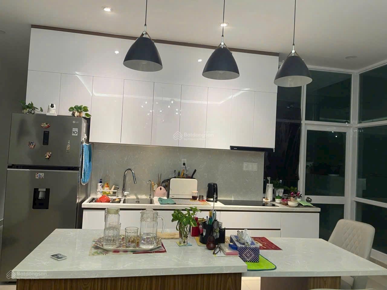 Căn góc, tầng cao nhà decore 4.25 tỷ (88m2 có 2 phòng ngủ + 2WC) nội thất cơ bản đầy đủ, SH lâu dài