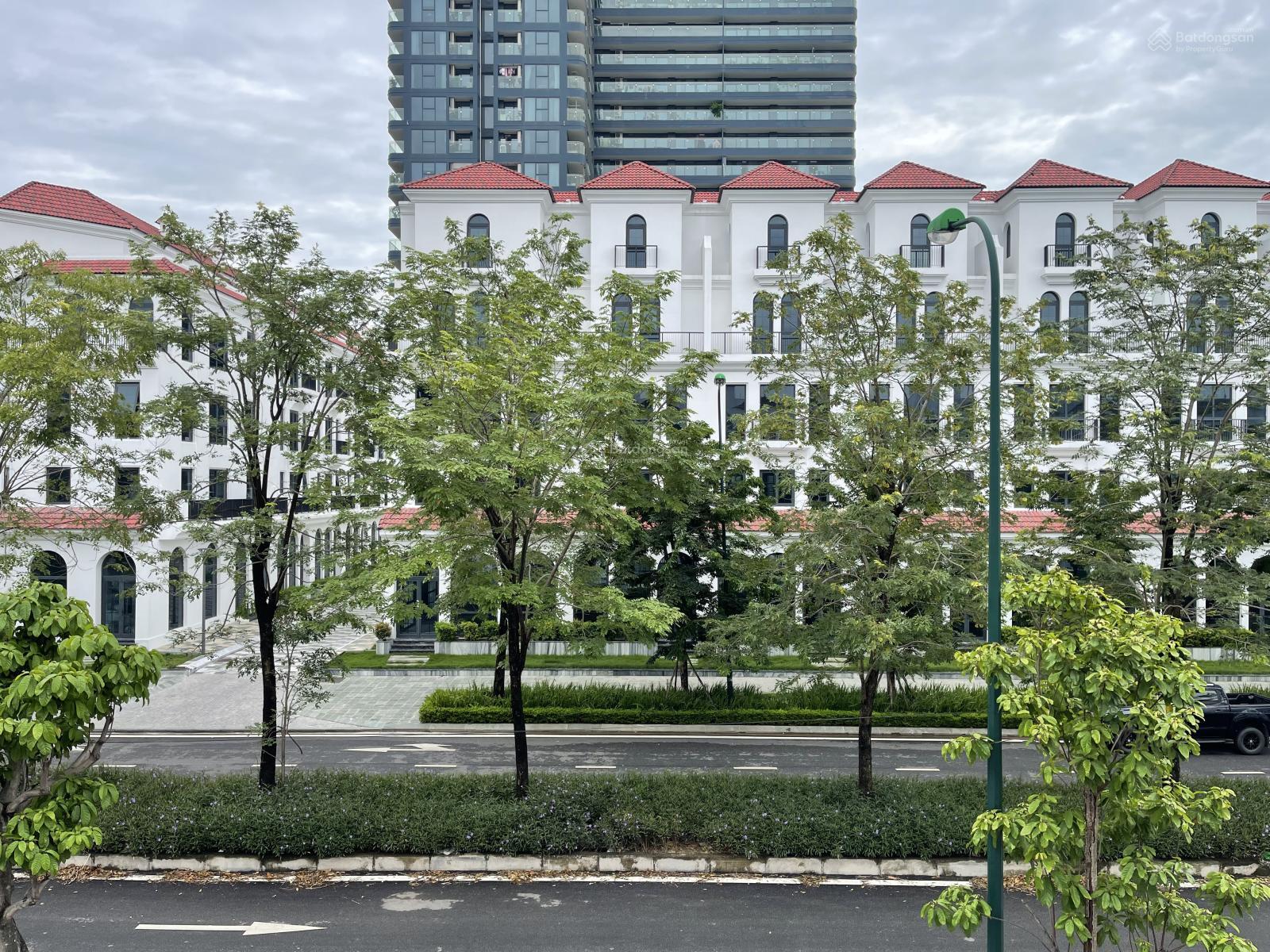 Bán liền kề đường 21m 2 mặt tiền, 5 tầng 1 hầm, view bể bơi đẹp, trục thông có thể kinh doanh