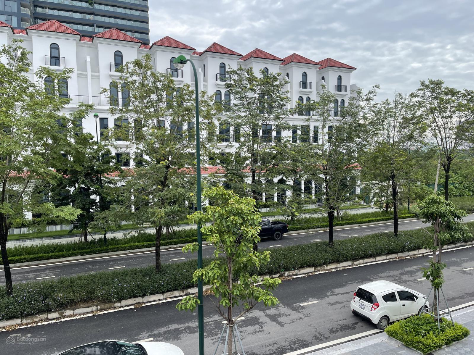 Bán liền kề đường 21m 2 mặt tiền, 5 tầng 1 hầm, view bể bơi đẹp, trục thông có thể kinh doanh