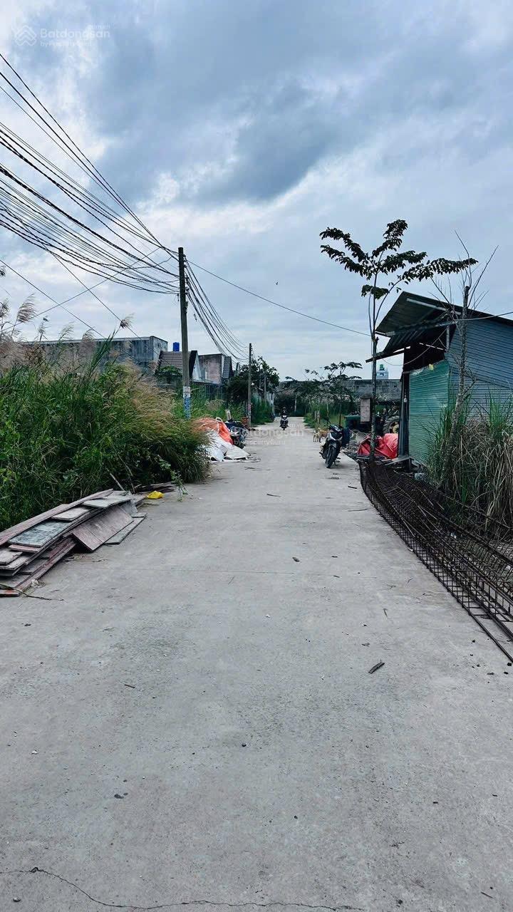 Bán đất ấp 2 Hựu Thạnh Đối diện ECity Tân Đức, dân đông, sổ hồng, 1.09 tỷ/ nền