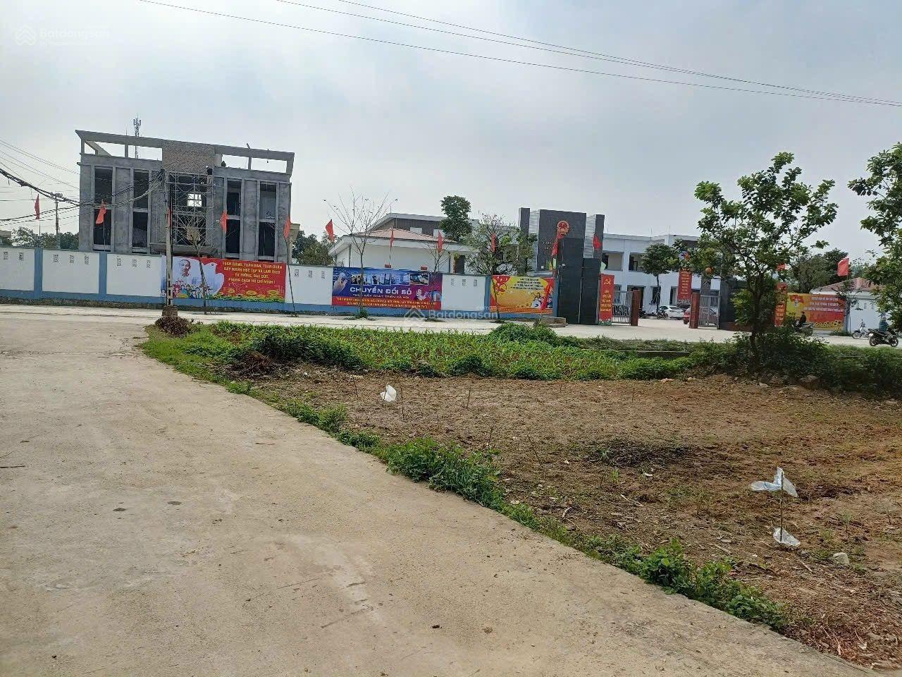 Bán nhanh 75m2 full thô cư. Đất đấu giá thuộc làn 2 đường Hồ Chí Minh. Đc Chợ Cá xã Xuân Mai Hà Nội