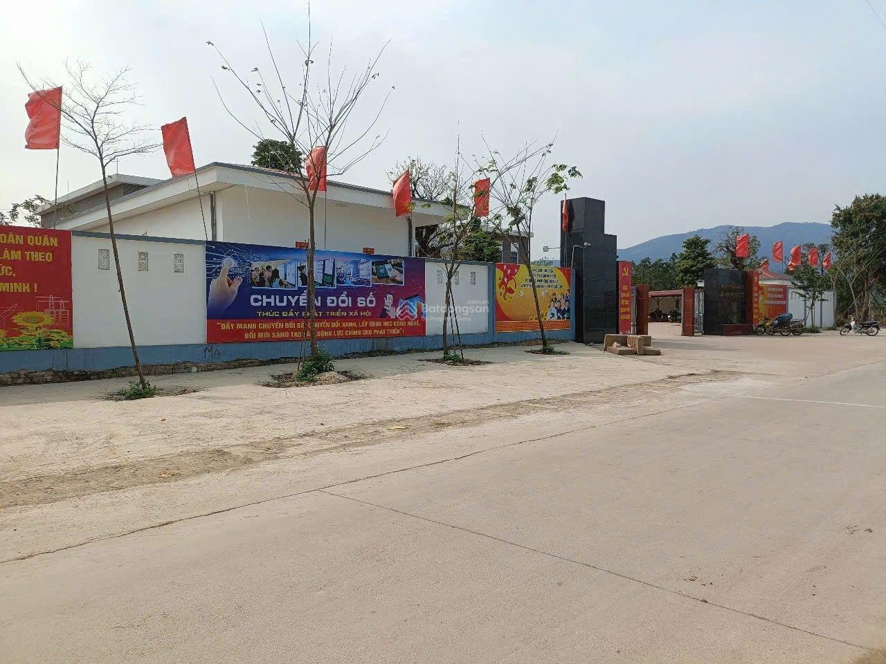 Bán nhanh 75m2 full thô cư. Đất đấu giá thuộc làn 2 đường Hồ Chí Minh. Đc Chợ Cá xã Xuân Mai Hà Nội