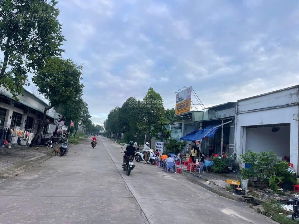 Cần bán lô đất Mỹ Phước 3, khu I, DT 150m2, sổ sẵn, full thổ cư, mặt tiền đường bê tông kinh doanh