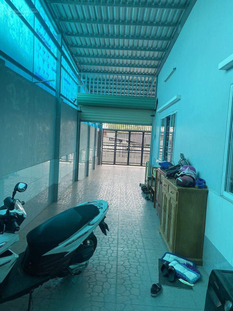 Bán căn nhà cấp 4 nằm ngay đường Hương Lộ 11, xã Tân Quý Tây, huyện Bình Chánh, TP. HCM