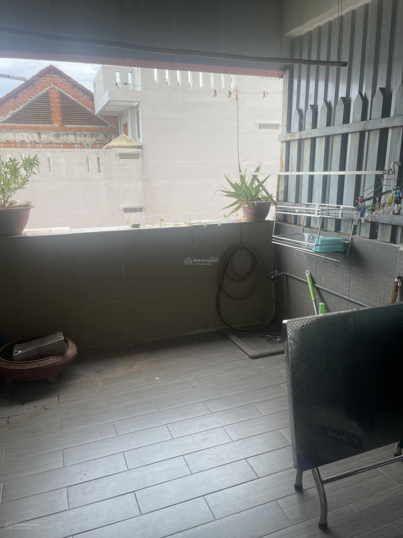 Bán căn hộ Saigonress 70m2,1pn,1wc giá 2,7 tỷ..call 0989 116 *** mr Hà.