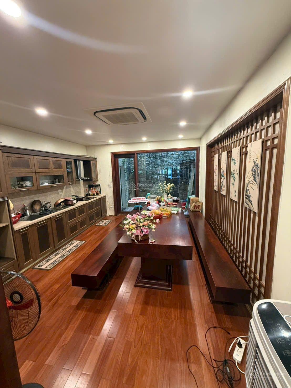 Chính chủ gửi bán gấp liền kề Văn Phú,ngay tháp đồng hồ,ko lỗi lầm,DT 90m- 5 tầng,nhỉnh 2x tỷ