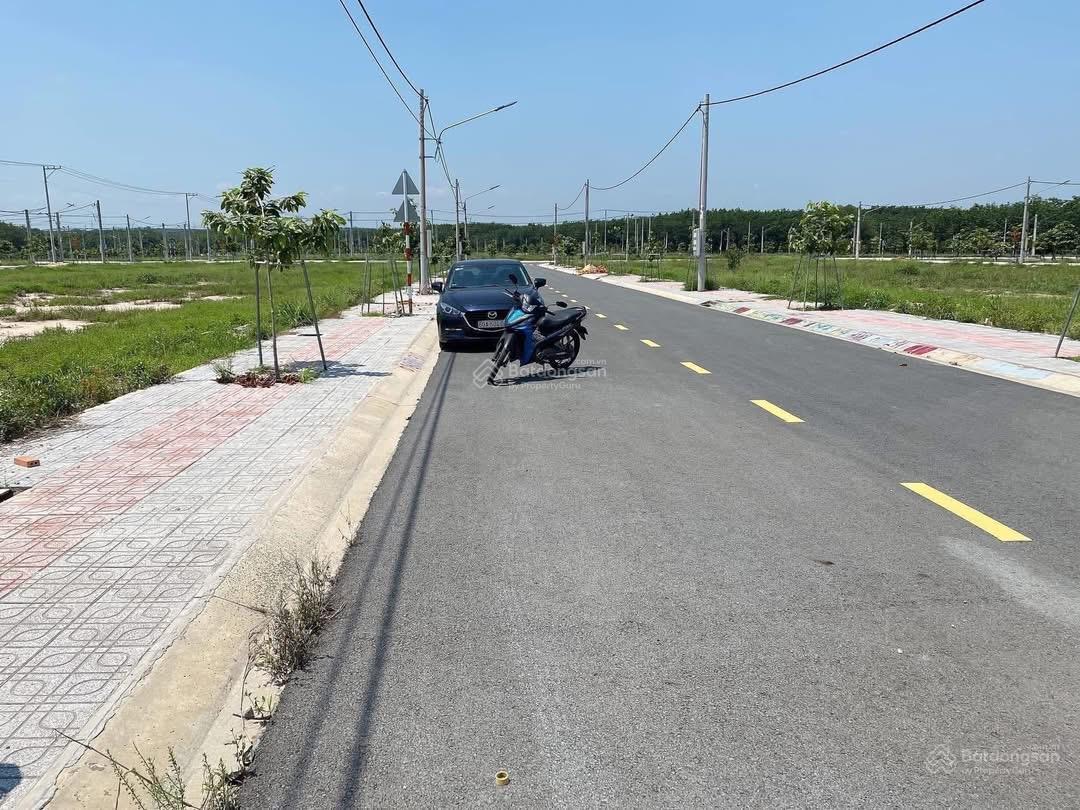 Đất ngộp cách TTHC Bàu Bàng chỉ 3P di chuyển, nằm trong KDC của Becamex, DT 150m2, thổ cư 100%, SHR Đất ngộp cách TTHC Bàu Bàng chỉ 3P di chuyển, nằm trong KDC của Becamex, DT 150m2, thổ cư 100%, SHR