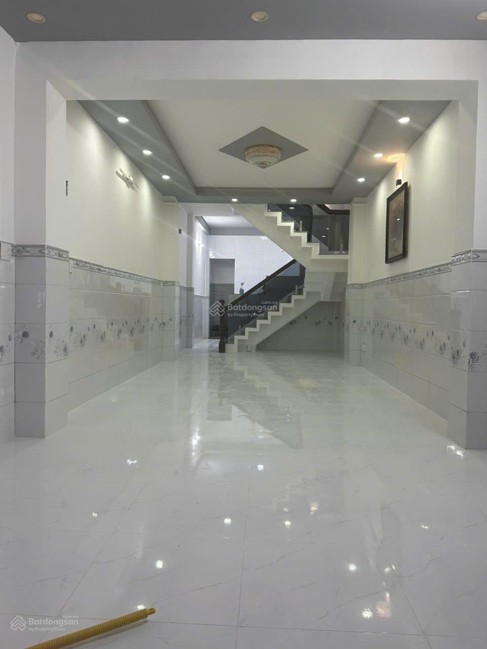 Bán nhà mặt tiền Đường Lạc Long Quân 3.9 x 15.7m trệt - 2 lầu - ST nhà mới vào kinh doanh ngay