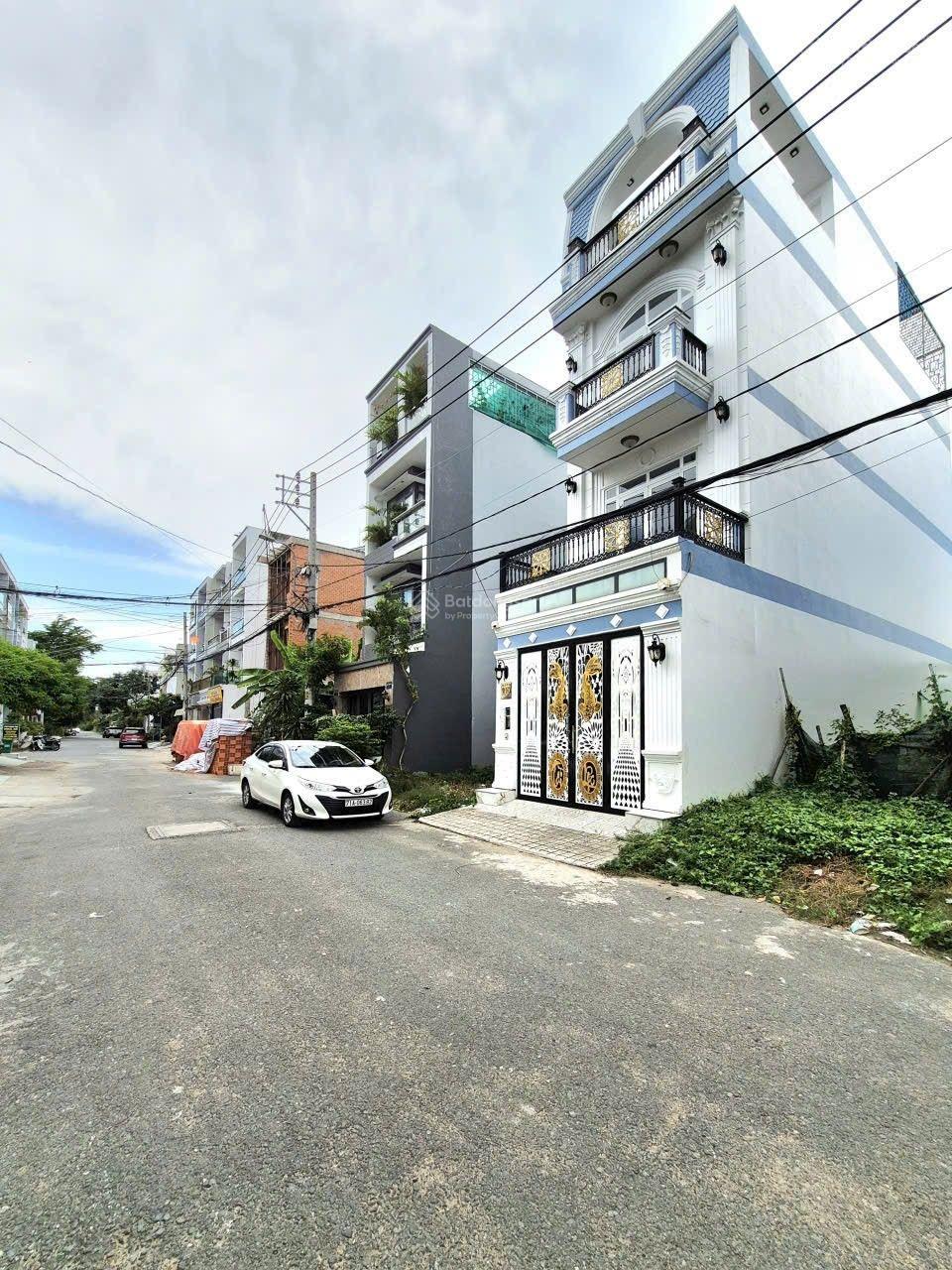 Bán gấp nhà mới đẹp đường 10m KDC Sài Gòn Mới, Tặng full nội thất. Giá chỉ 7.68 tỷ thương lượng Bán gấp nhà mới đẹp đường 10m KDC Sài Gòn Mới, Tặng full nội thất. Giá chỉ 7.68 tỷ thương lượng