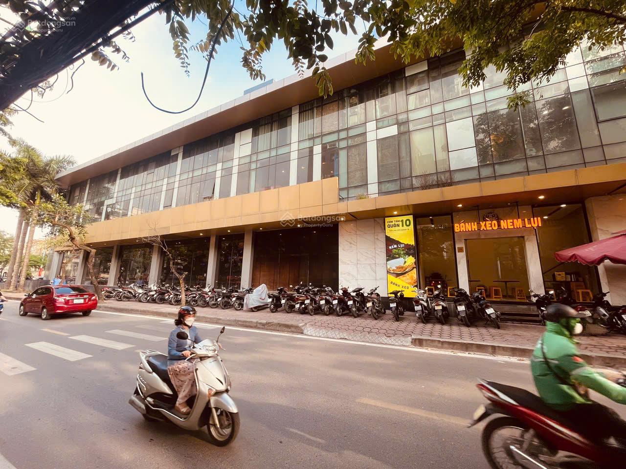 Đội Cấn mọi mô hình ! 80m mặt tiền 8m giá hời 45tr/tháng. Call em ngay kẻo lỡ mặt bằng đẹp !