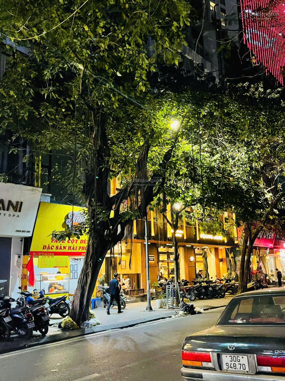 Mặt phố Kim Mã 150m2 1 tầng, mặt tiền 8m, giá siêu hời 25tr. Call em ngay kẻo lỡ mặt bằng đẹp