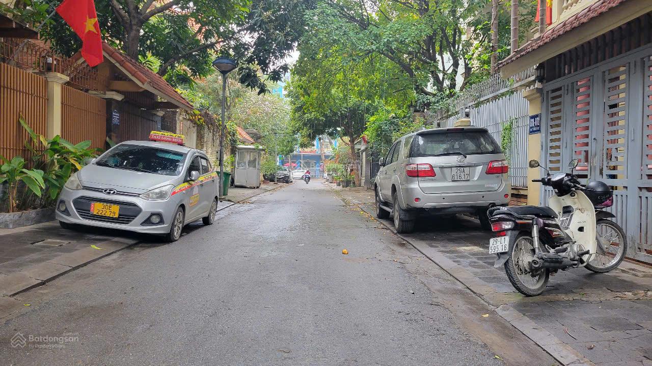 Bán nhà khu phân lô ngõ 52, 46, 68 Quan Nhân. DT 90m2 x 5T, MT 5m, ngõ 2 ô tô tránh. Giá 29 tỷ. Bán nhà khu phân lô ngõ 52, 46, 68 Quan Nhân. DT 90m2 x 5T, MT 5m, ngõ 2 ô tô tránh. Giá 29 tỷ.