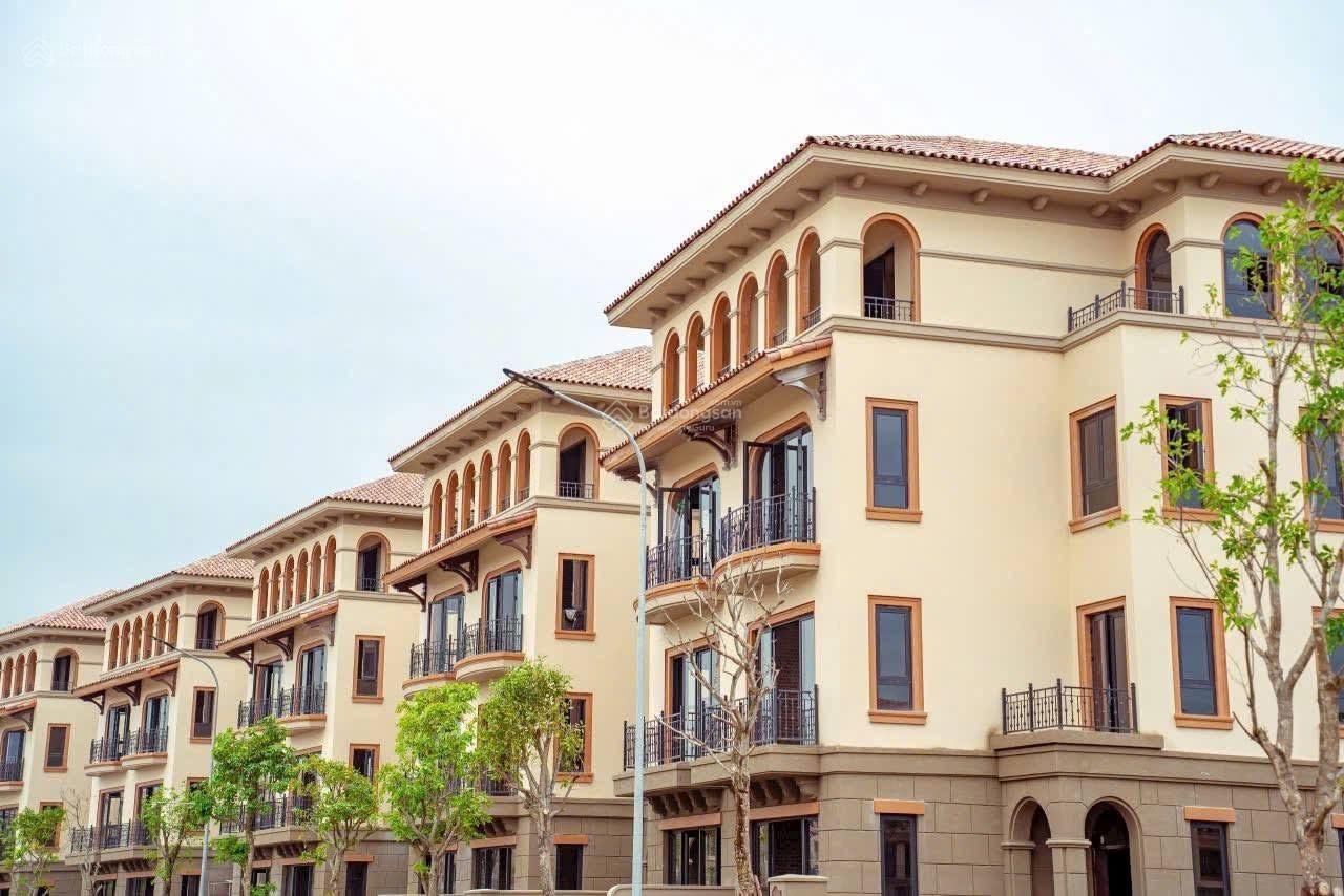 Siêu phẩm 226m thô. View hồ, vị trí đẳng cấp. Không có căn thứ 2. Giá đầu tư