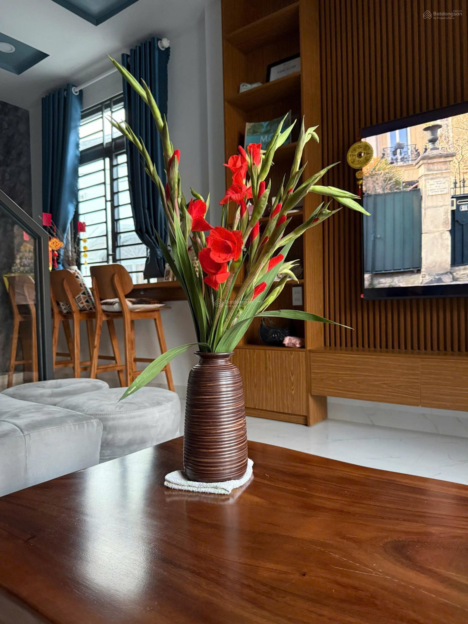 Bán nhà 1 trệt 1 lầu Vĩnh Hoà full nội thất mới có 2 phòng ngủ, 2WC đường ô tô giá 3 tỷ 5 cực tốt