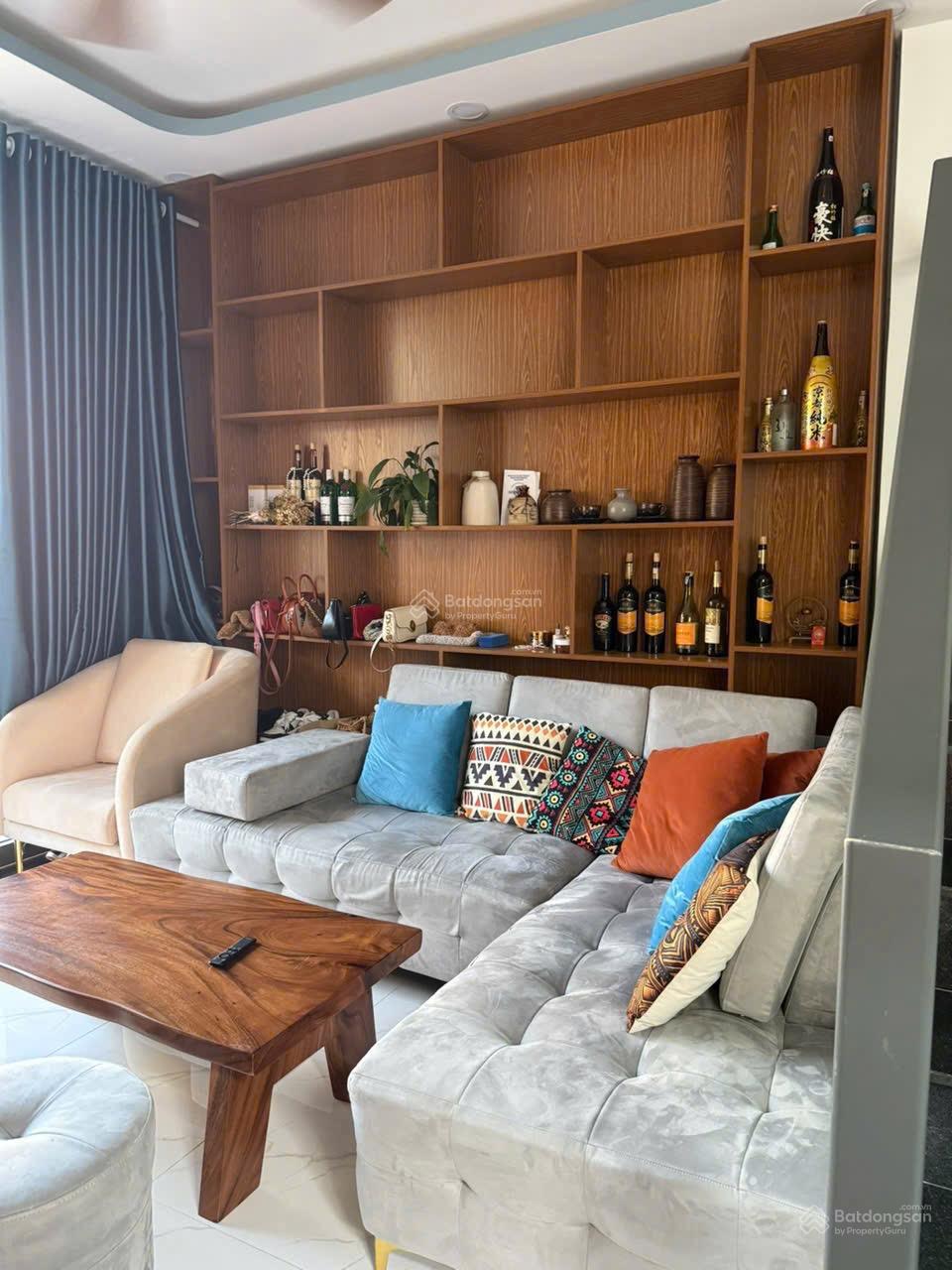 Bán nhà 1 trệt 1 lầu Vĩnh Hoà full nội thất mới có 2 phòng ngủ, 2WC đường ô tô giá 3 tỷ 5 cực tốt