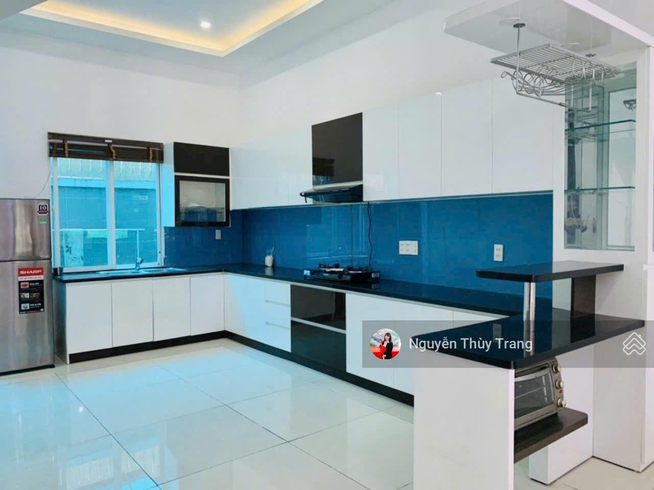 Bán gấp biệt thự cạnh khu ChinaTown đang sẵn HD thuê 5x20m 4PN. 1 trệt 2 lầu sân thượng nhà y hình Bán gấp biệt thự cạnh khu ChinaTown đang sẵn HD thuê 5x20m 4PN. 1 trệt 2 lầu sân thượng nhà y hình