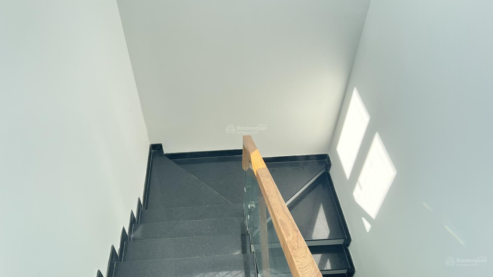 Bán nhanh nhà phố 3 tầng , hẻm betong 4m , Nhánh đường Lê Văn Thịnh rẽ vào