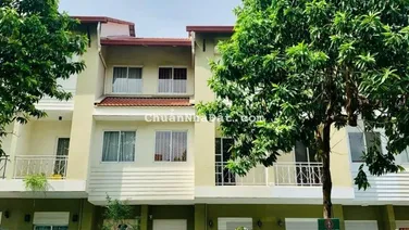 Chủ chuyển công tác bán căn liền kề. Sẵn HĐT 16tr/tháng tại The Oasis liền kề Aeon sân golf SB..