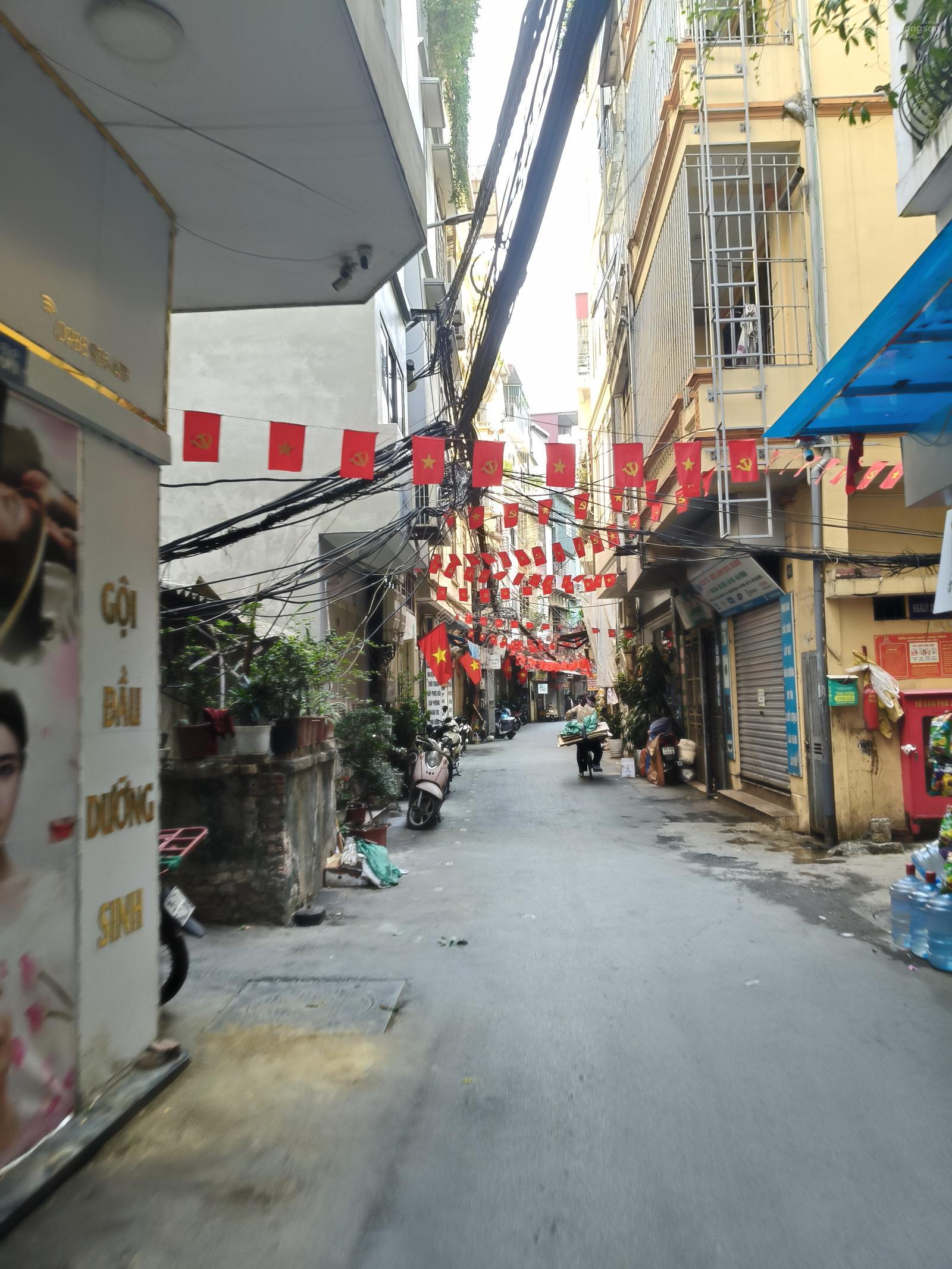 Cầu giấy 85m2 MT 5m lô góc, 10m ra oto tránh, . Phù hợp đầu tư xây toà CCMN. Lô góc.