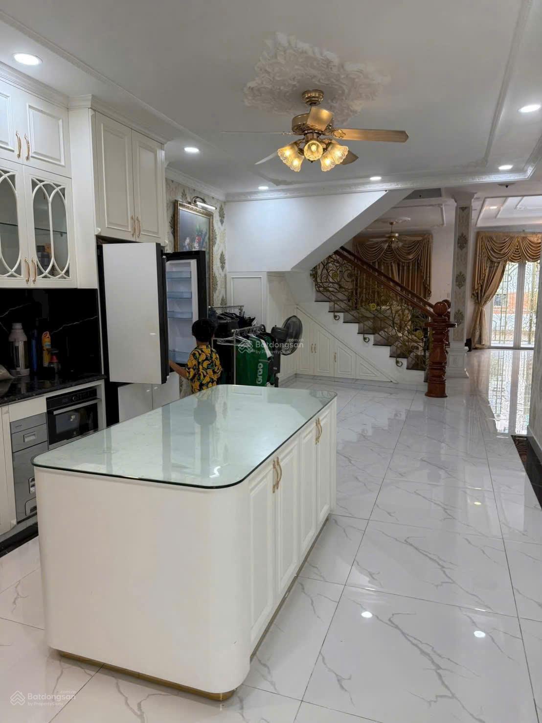 Biệt thự ngay tại Vincom Trần Trọng Cung full nội thất