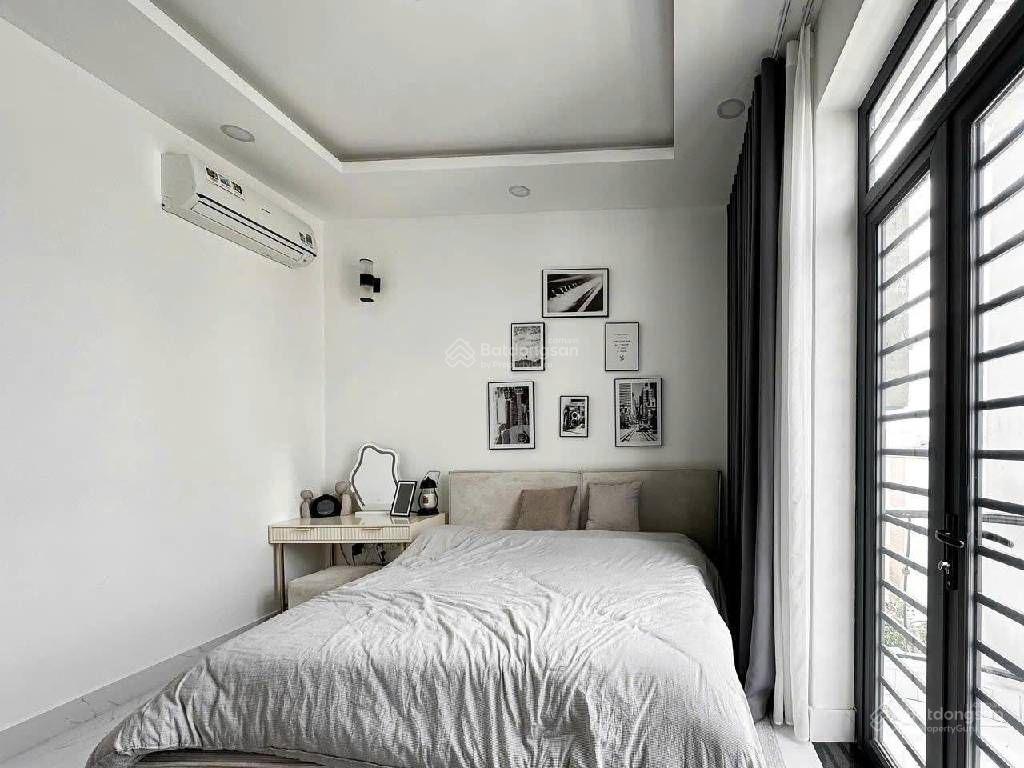 Nhà full nội thất 4PN Lã Xuân Oai, khu đồng bộ cao cấp, sát XL Hà Nội, căn duy nhất giá tốt Quận 9