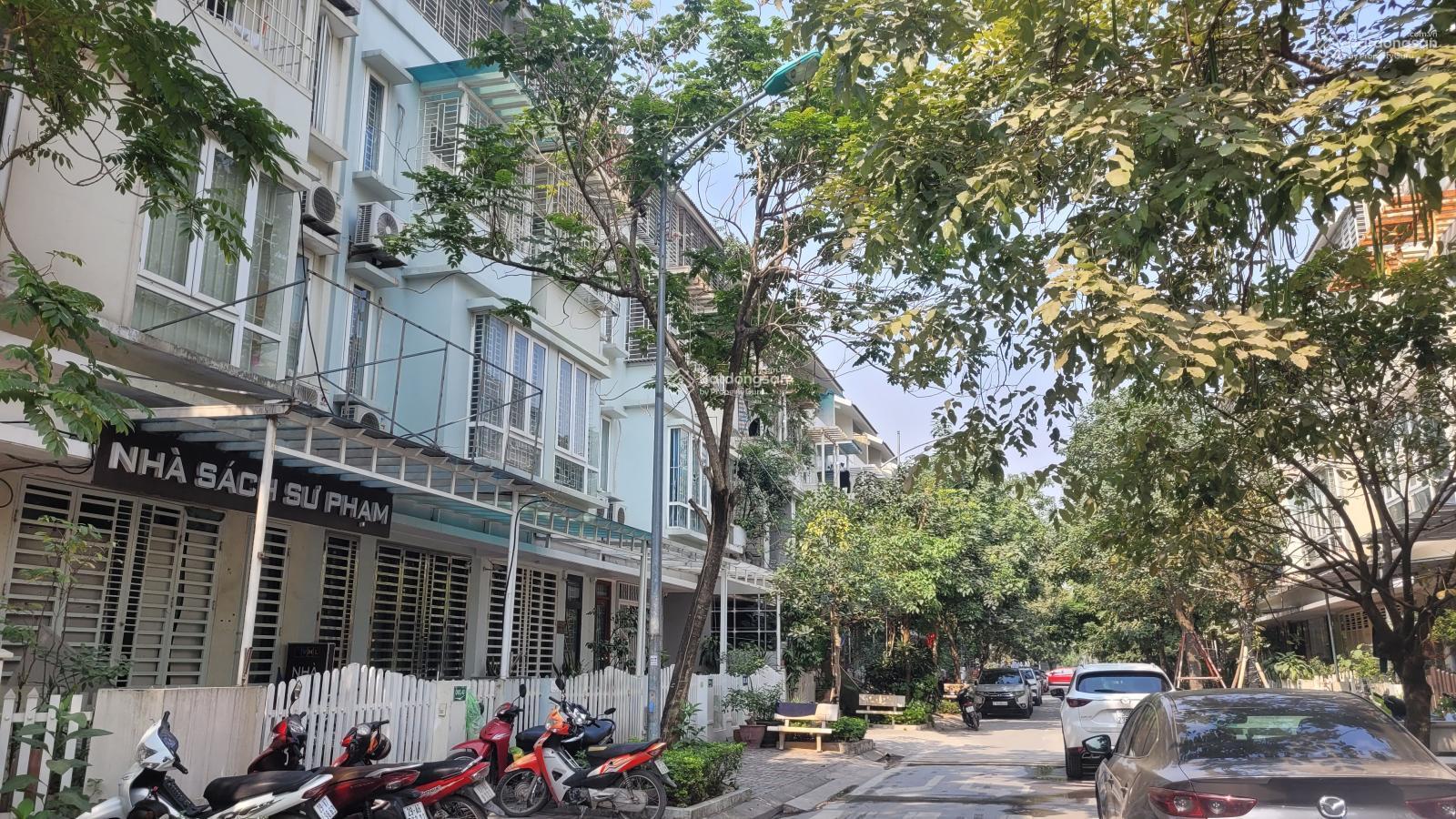 LK Xuân Phương 100m2*5 tầng , đường 17m, giá bán chỉ 220tr/m2 sẵn nhà 5 tầng, nhà 3 mặt thoáng