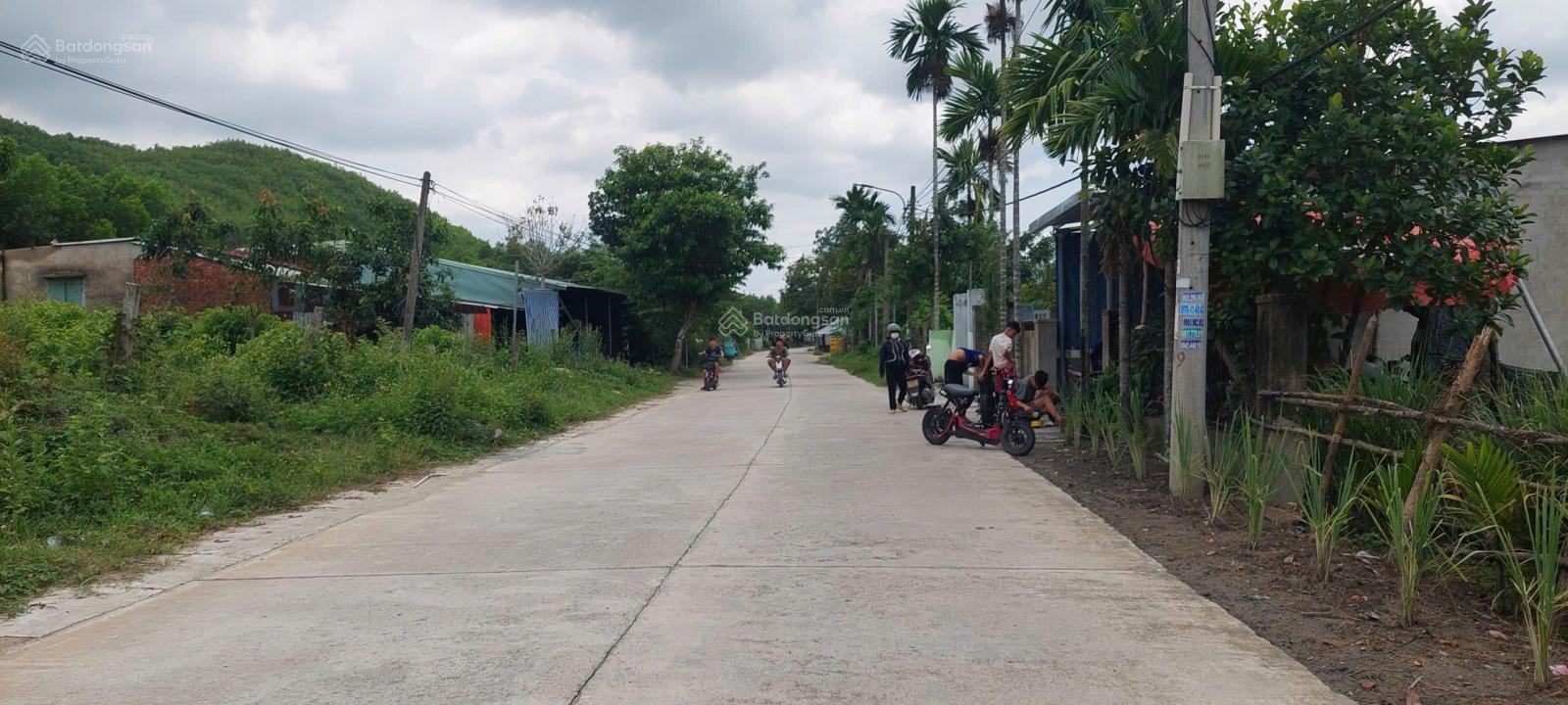 Đất mặt tiền 14G củ đường lớn bê tông 2 oto, 147m2 có 120m2 đất ở thông quốc lộ 14B.