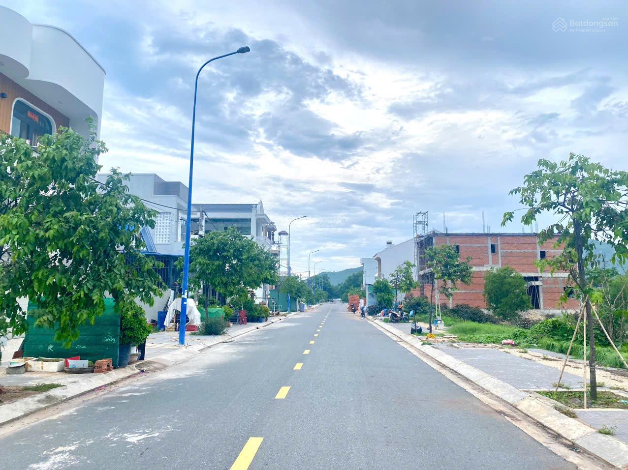 Rẻ nhất TĐC Phước Hải, bán đất mặt tiền đường Phạm Ngọc Thạch, cách biển 500m. 110m2 (5,5x20)m