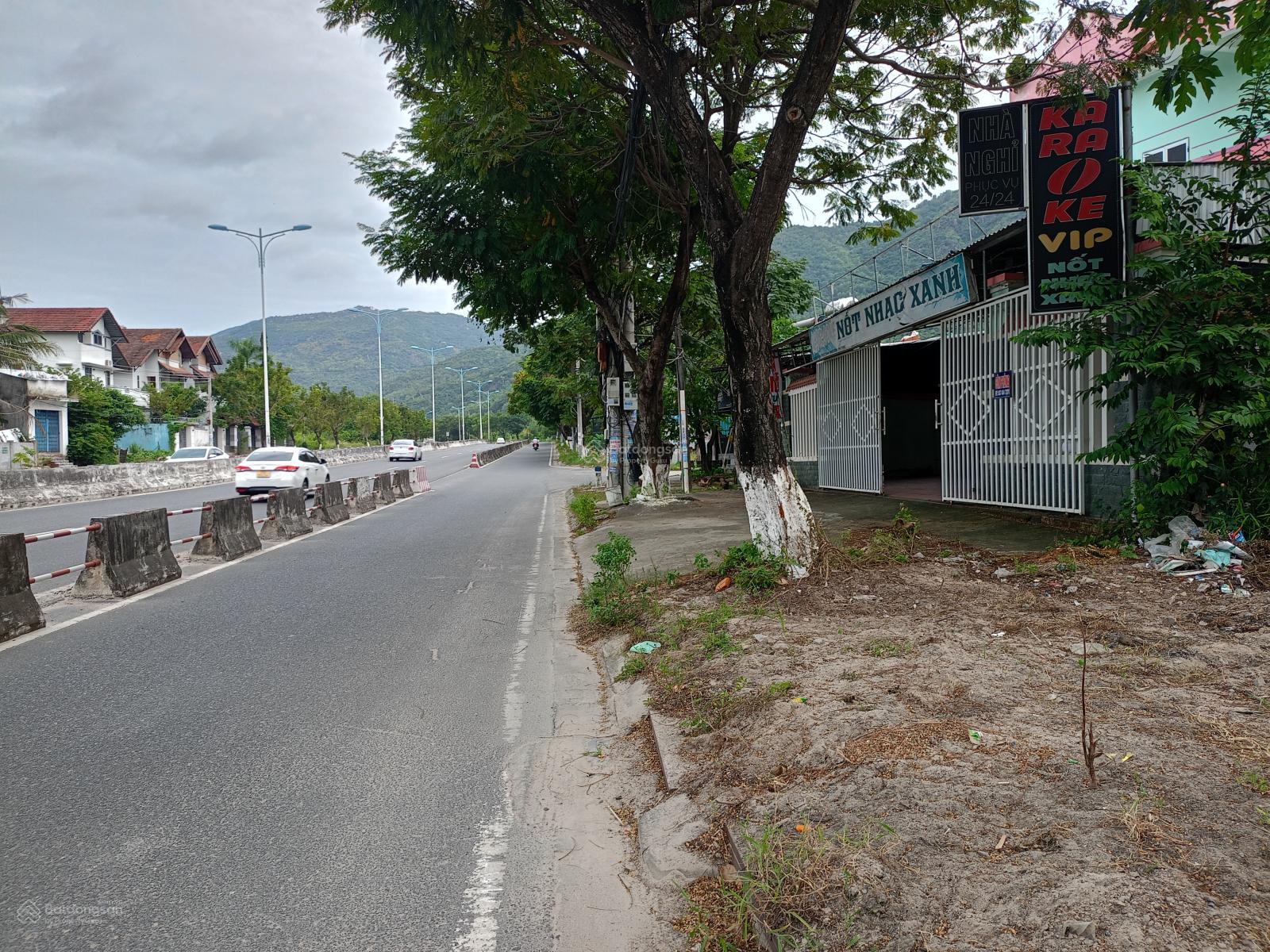 Hàng hiếm đất 2 mặt tiền (Full thổ) đường Nguyễn Tất Thành, Phước Đồng, Nha Trang. Giá 35 tr/m2