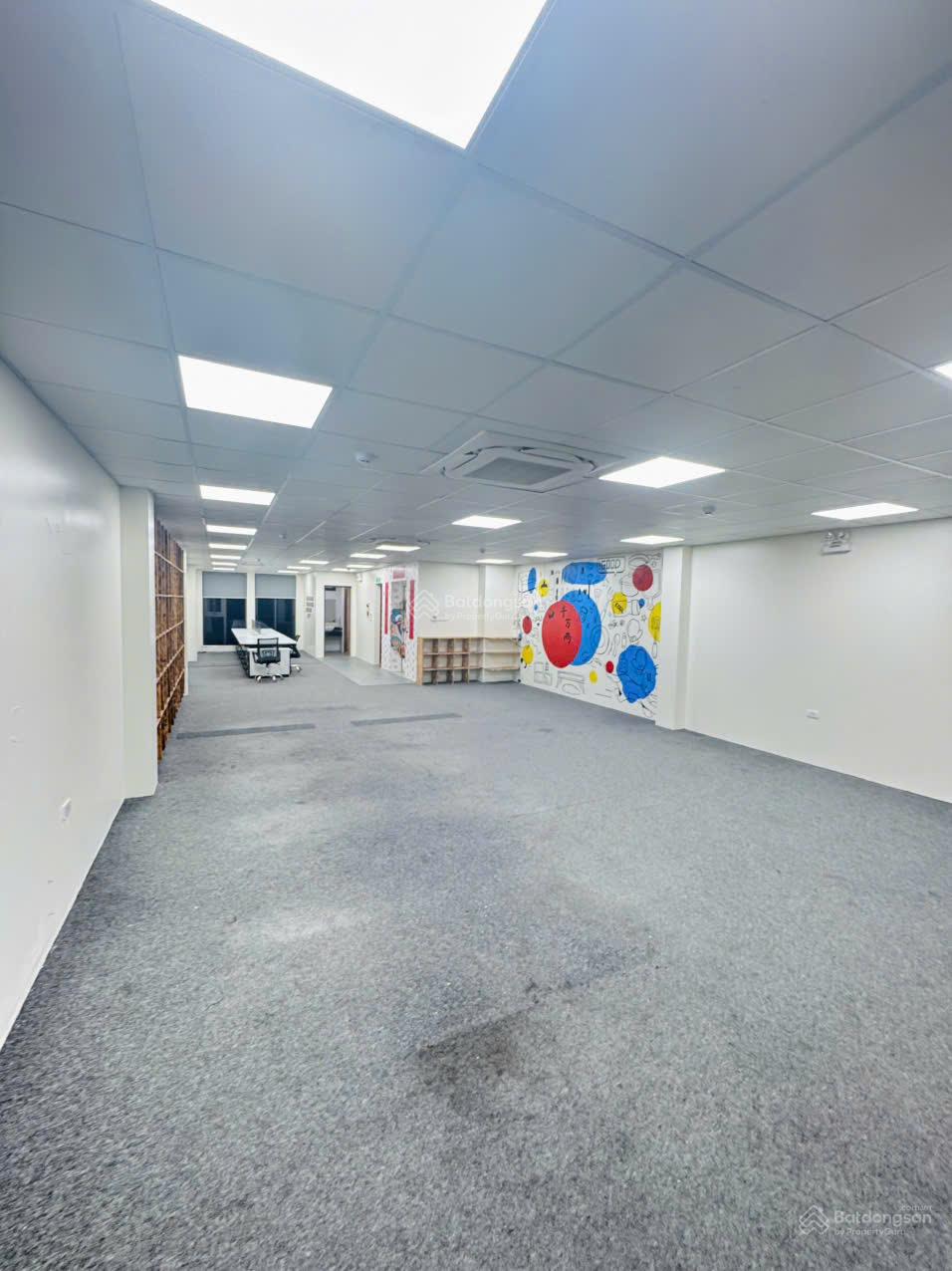 Cho Thuê Văn Phòng Mới 100% Diện tích 80m2 - 20 Tr/Tháng tại phố Kim Mã, Ba Đình. Free Phí Dịch Vụ