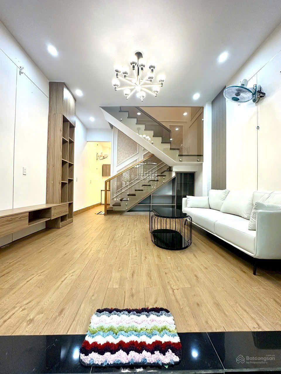 Tôi cần bán căn nhà Trung Đông 6 Tôi cần bán căn nhà Trung Đông 6