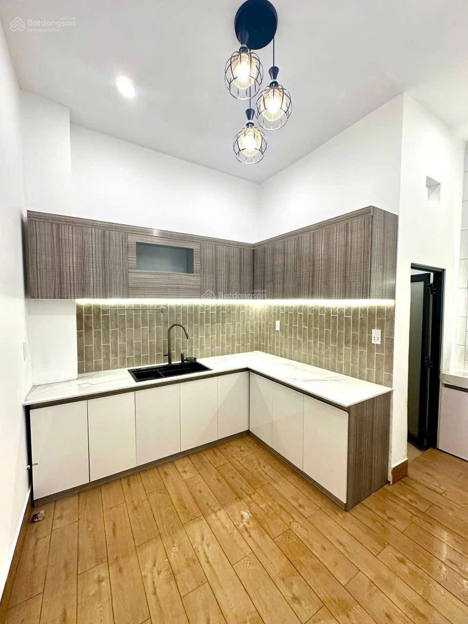 Tôi cần bán căn nhà Trung Đông 6 Tôi cần bán căn nhà Trung Đông 6