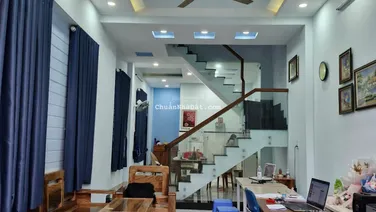 Căn nhà góc 2 mặt thoáng mát hẻm 2 xe hơi tránh nhau gần đường Phạm Văn Đồng sổ hồng sang tên ngay