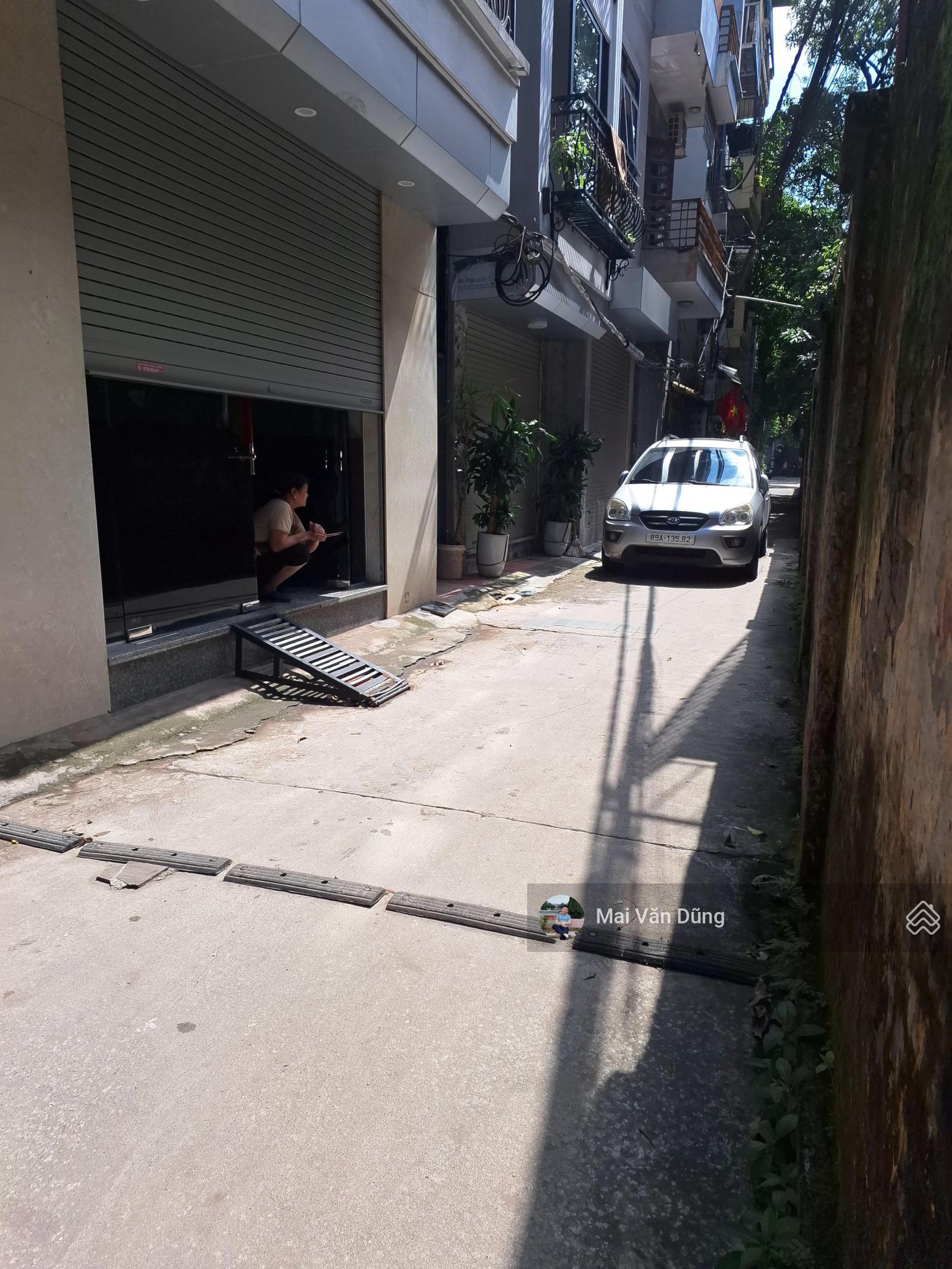 Bán nhà dân xây Đức Giang, 5 tầng. 6 ngủ, thang máy, lô góc 3 mặt thoáng