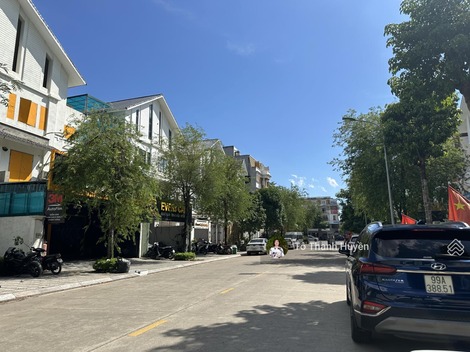 Hàng ngộp ngân hàng Geleximco Dương Nội 240m2 mặt tiền 10m giảm ngay 5 tỷ