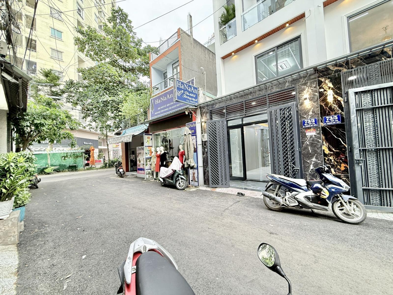 Cặp siêu phẩm 4 tầng ô thang máy mặt tiền đường Trung Mỹ Tây 13A, cách Ngã Tư An Sương 500m Cặp siêu phẩm 4 tầng ô thang máy mặt tiền đường Trung Mỹ Tây 13A, cách Ngã Tư An Sương 500m