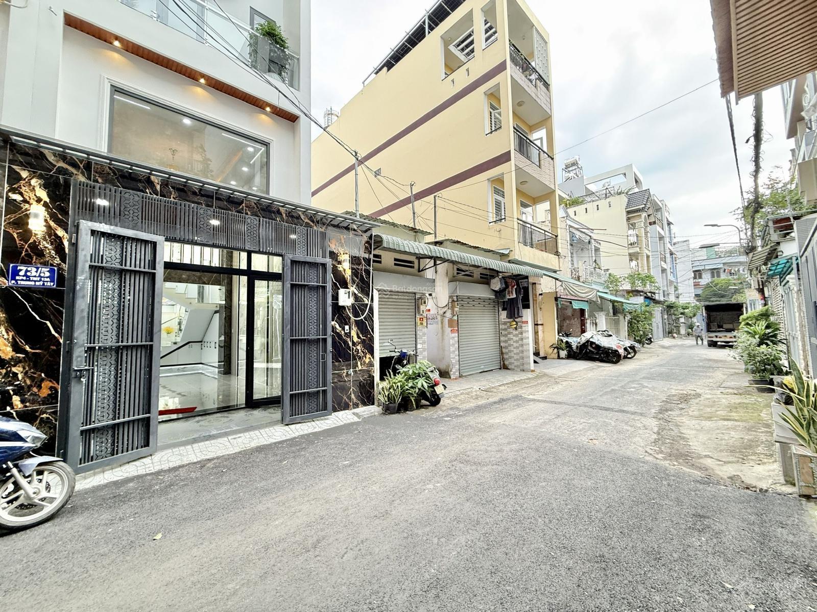 Cặp siêu phẩm 4 tầng ô thang máy mặt tiền đường Trung Mỹ Tây 13A, cách Ngã Tư An Sương 500m Cặp siêu phẩm 4 tầng ô thang máy mặt tiền đường Trung Mỹ Tây 13A, cách Ngã Tư An Sương 500m