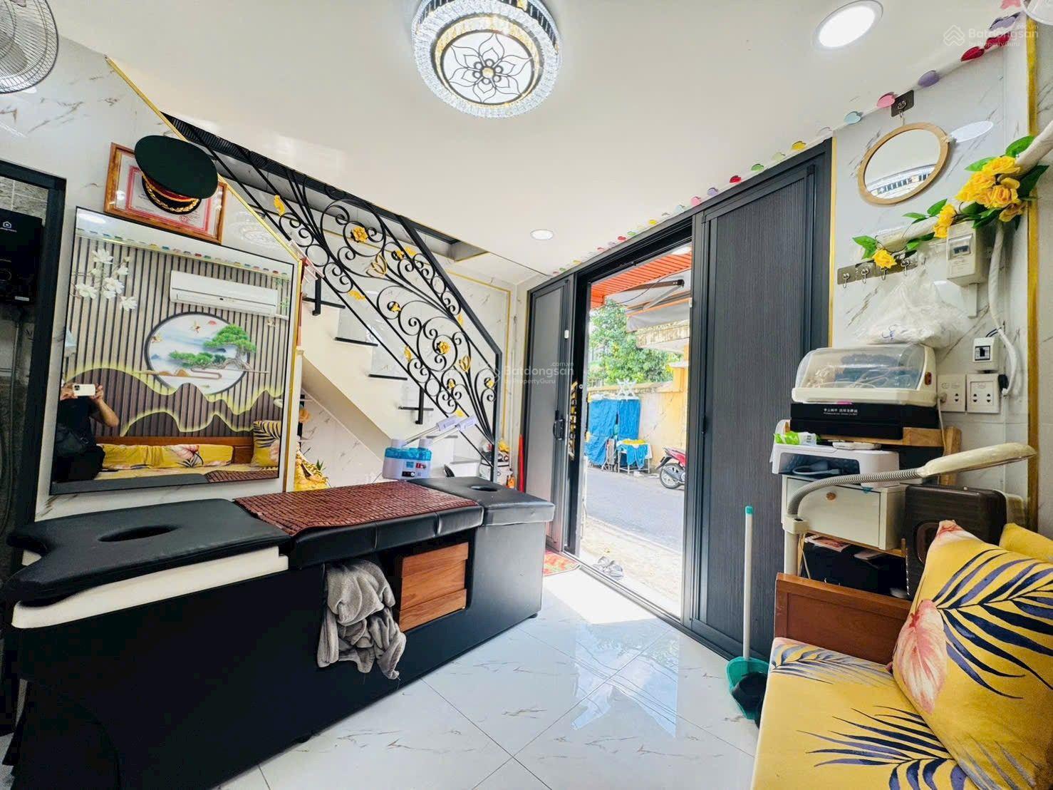 Siêu hiếm nhà mặt tiền kinh doanh đường Trương Đăng Quế P3 GV thông ra Thích Quảng Đức