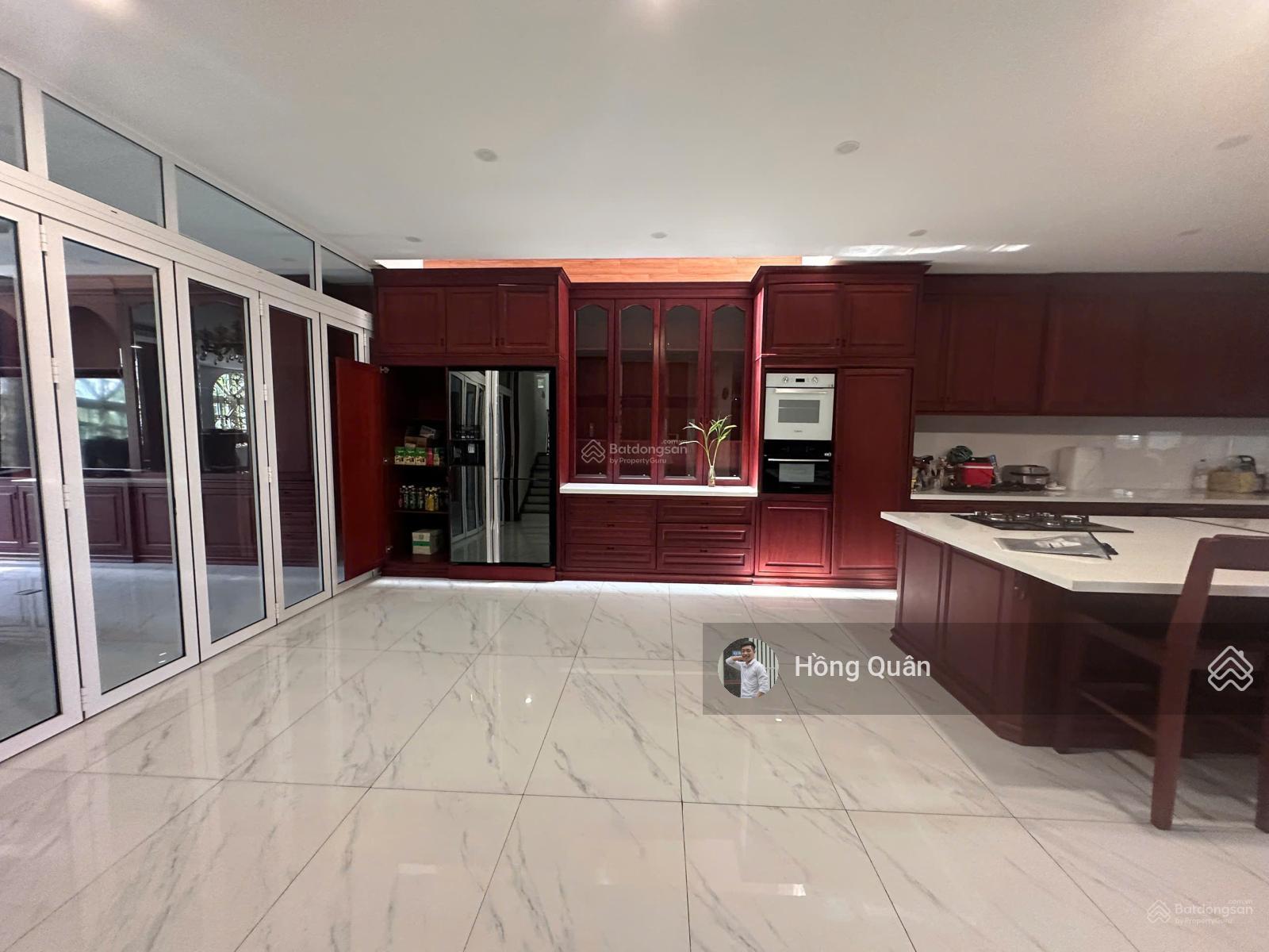 Cho thuê nhà MT Trương Văn Bang, DT 10*22m, hầm, 5 tầng. Giá 170tr/th. LH Quân 0901 380 ***