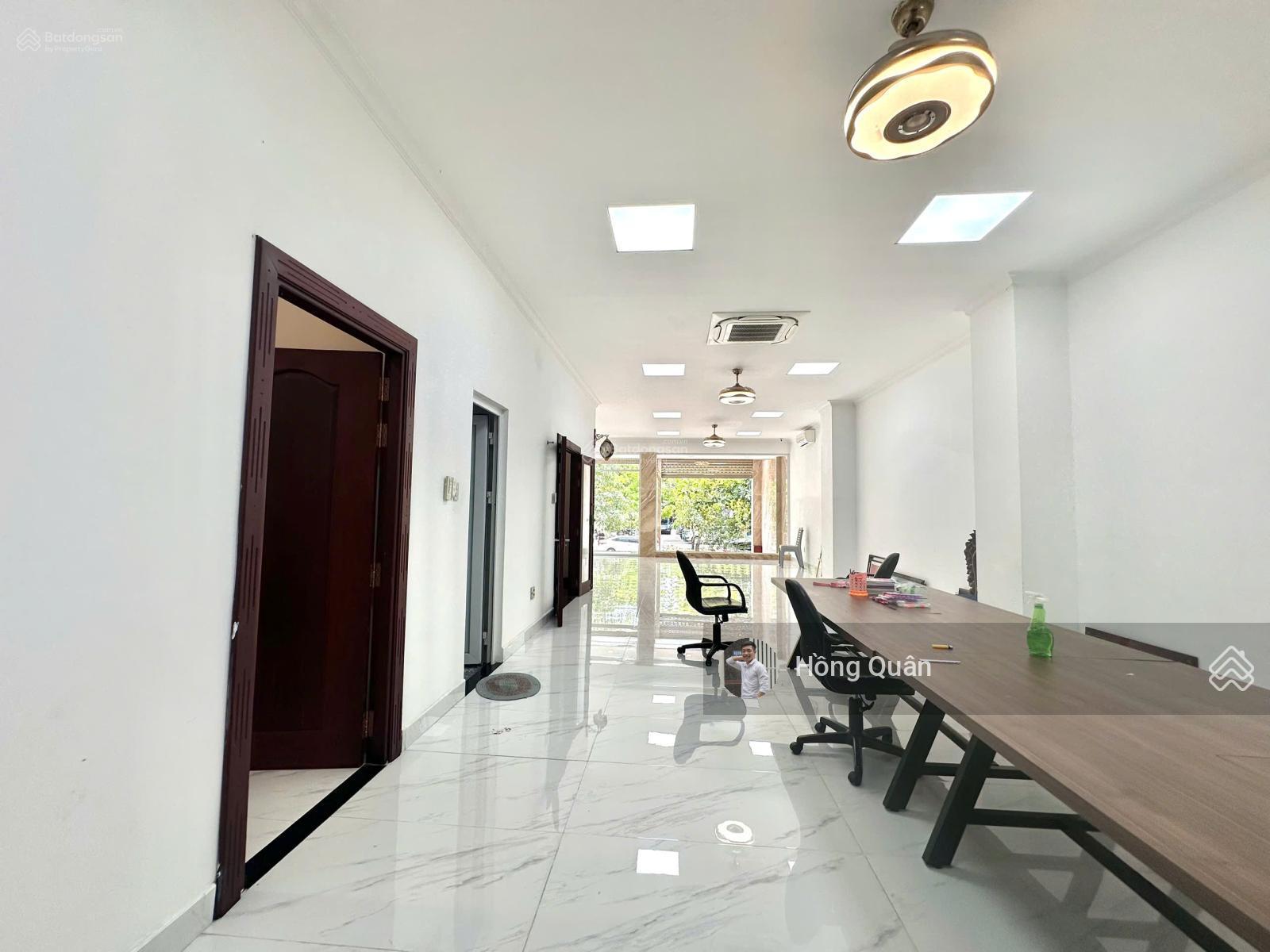 Cho thuê nhà MT Trương Văn Bang, DT 10*22m, hầm, 5 tầng. Giá 170tr/th. LH Quân 0901 380 ***