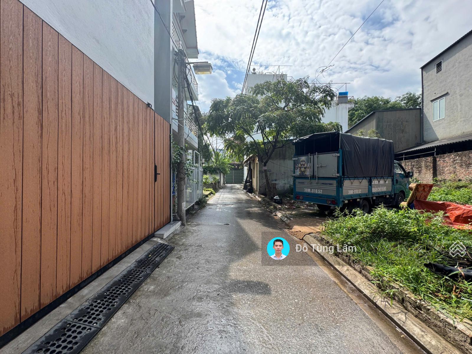 Nhà 3 tầng Cự Khối 95,7m2 - Mặt tiền rộng, đường ô tô, nơi an cư lý tưởng