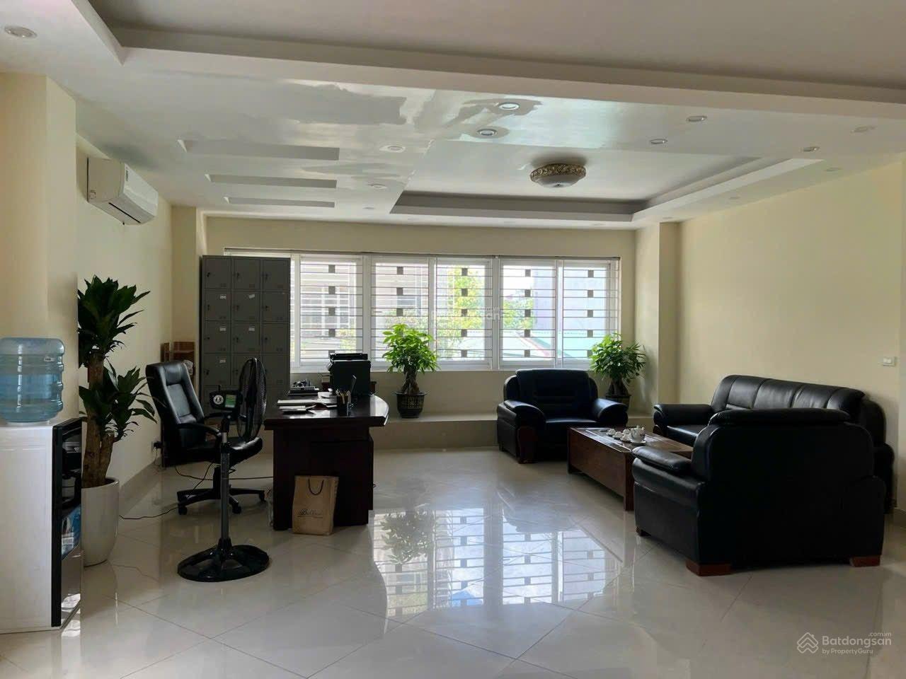 Ngay BigC - Nhà 70m2 - 5 Tầng Thang máy- Ô tô - 17Tr - Cty, Vp