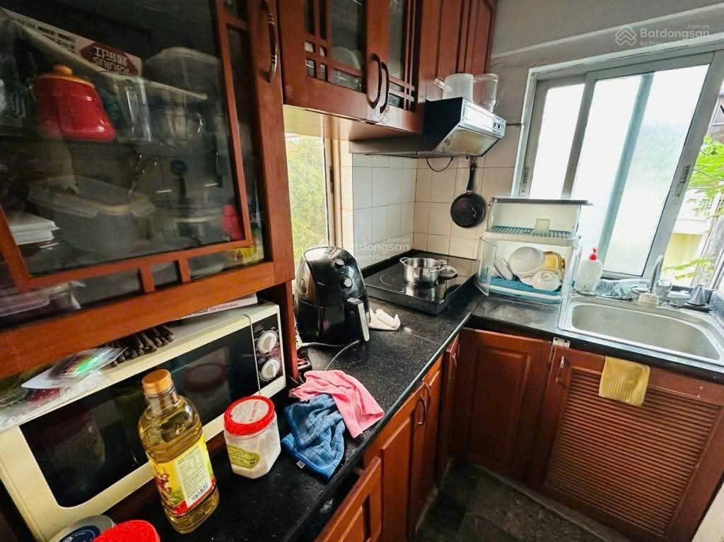 Bán căn hộ 2 ngủ phố Hàng Bông, Hoàn Kiếm, cách hồ 200m, 60m2, 2 ngủ, 2 vs ở hoặc cho thuê