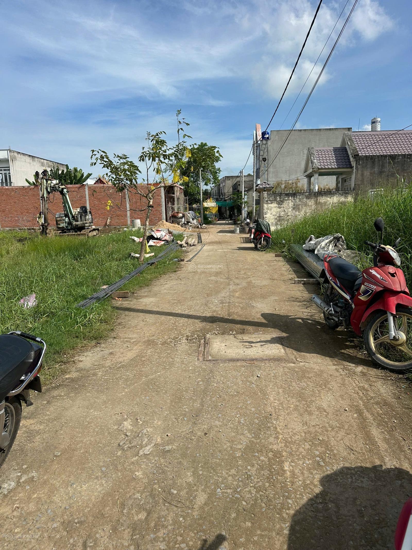 Cần bán nhanh 75m2 đất thổ cư ấp 2/5 Long Hậu đã xin giấy phép xây dựng giá bán nhanh 870tr