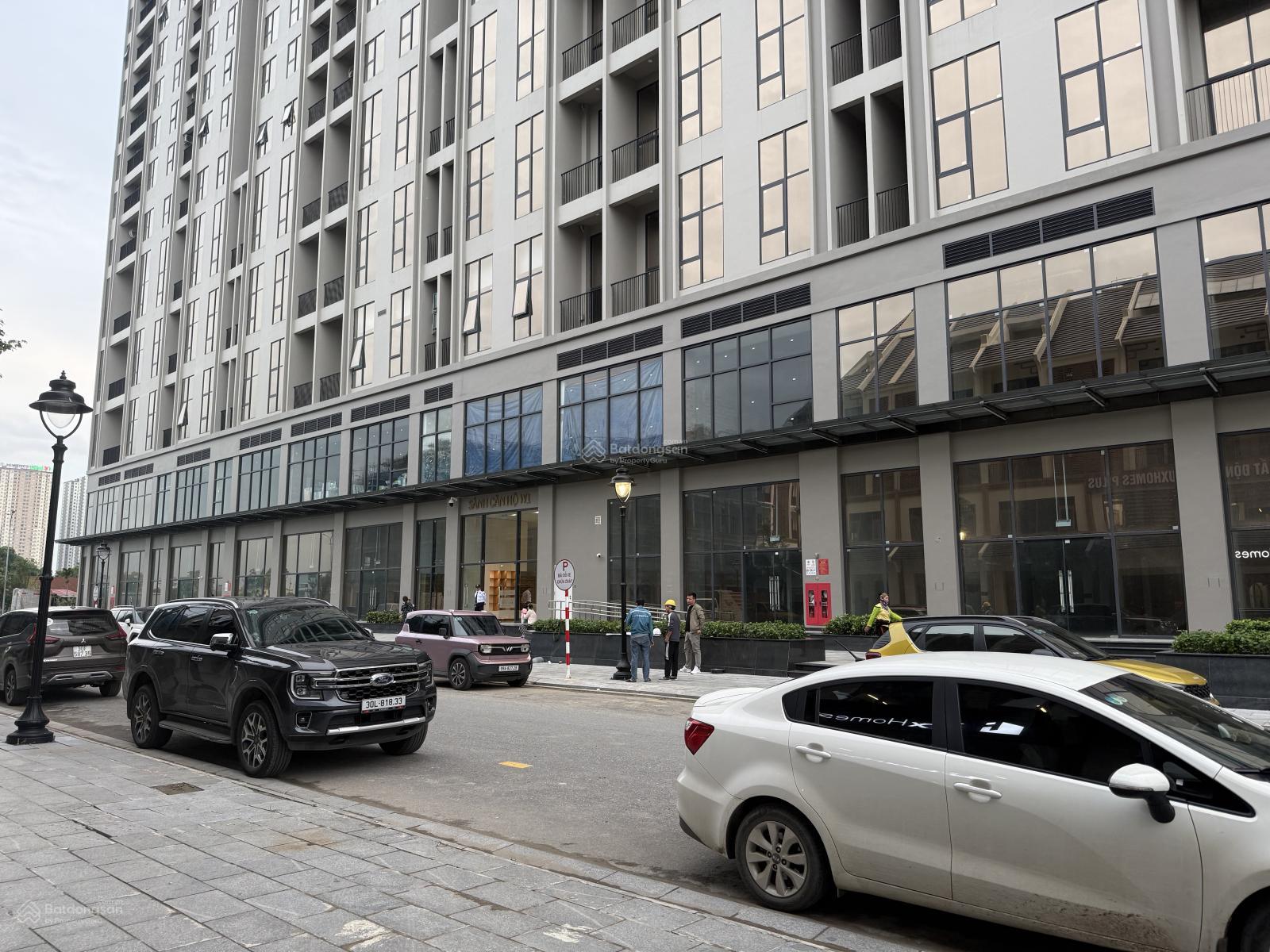 Chính chủ bán liền kề góc 124,48m2 giá 49,1 tỷ. Lh 0989 862 ***