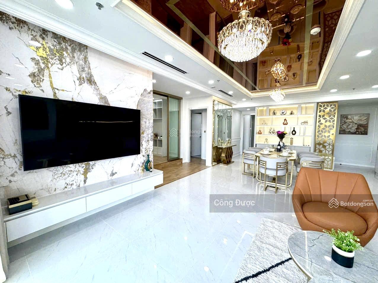 Cần bán căn hộ duplex chung cư Serenity Sky Villas 209m2, 4PN, Q. 3, giá: 28 tỷ, LH: 0903 077 ***