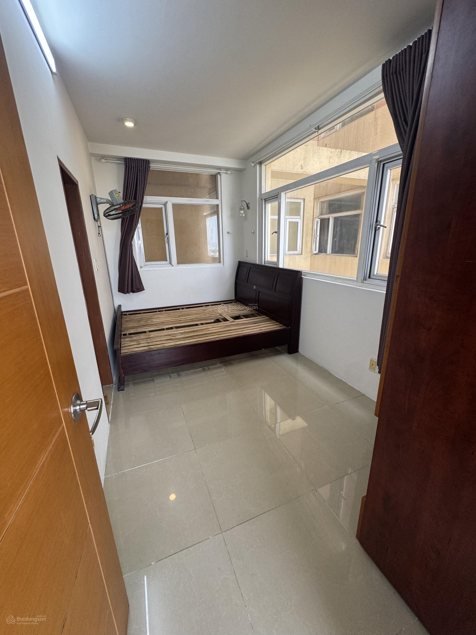 CHO THUÊ CĂN HỘ PENTHOUSE 135m2 HOÀNG KIM THẾ GIA - 4PN -3 WC có sẵn nội thất