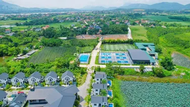 Nếu anh chị đang có 600 triệu thì đừng bỏ lỡ lô đất 100m2 sẵn sổ gần Vườn Vua Resort mặt tiền rộng