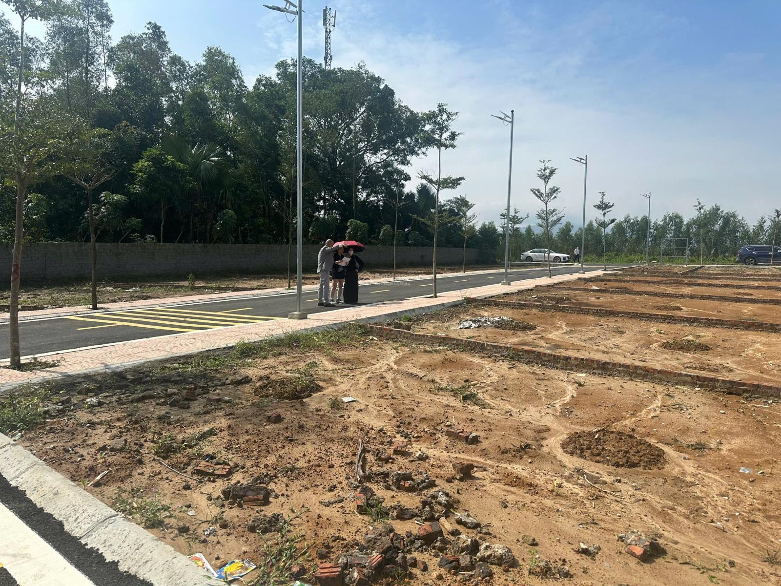 Nếu anh chị đang có 600 triệu thì đừng bỏ lỡ lô đất 100m2 sẵn sổ gần Vườn Vua Resort mặt tiền rộng