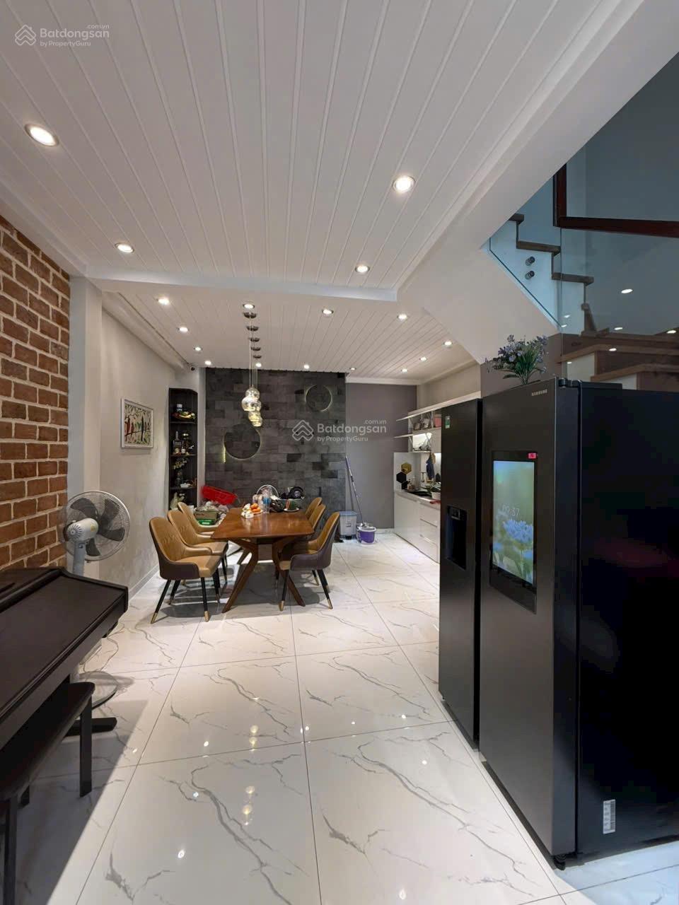 Nhà đẹp Lê Đức Thọ P15 giá: 8 tỷ